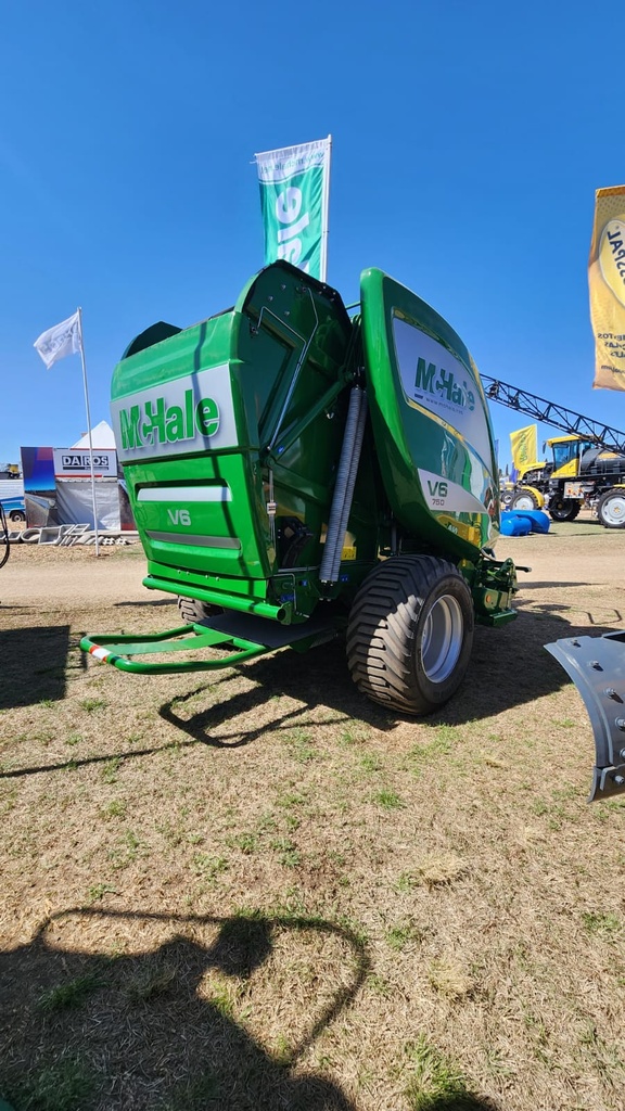 Rotoenfardadora McHale V6 750